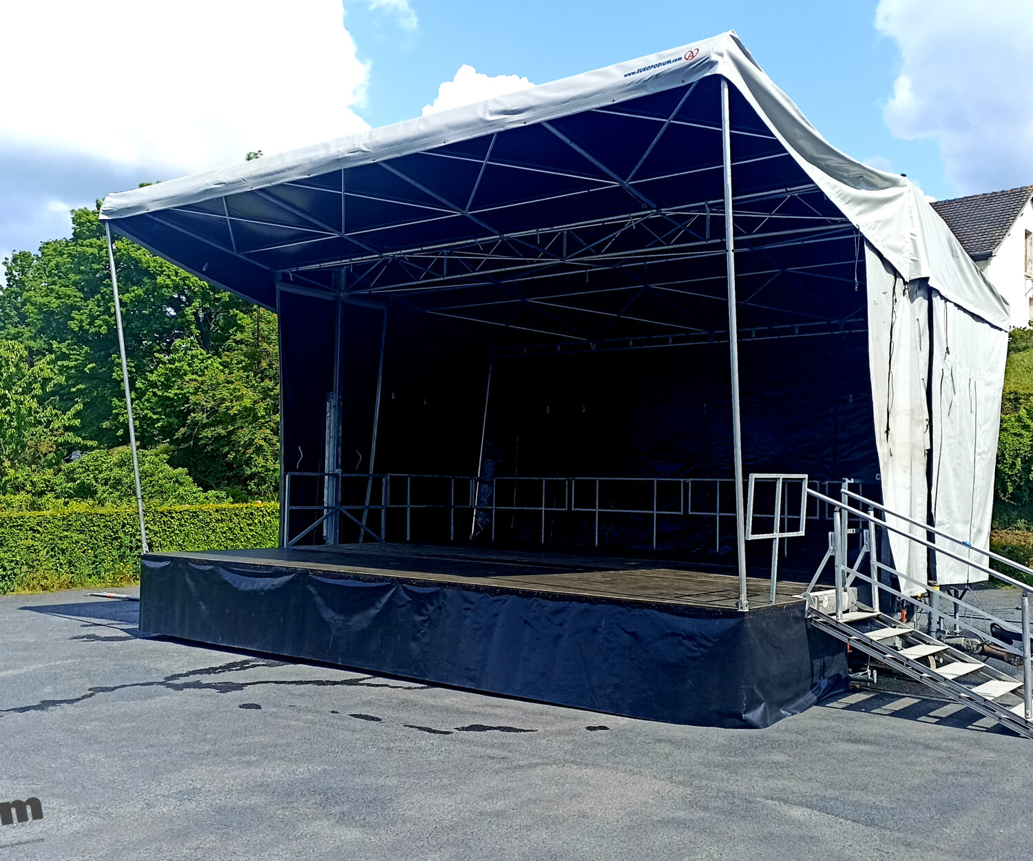 podium stage car 3 , 48 m2 couvert